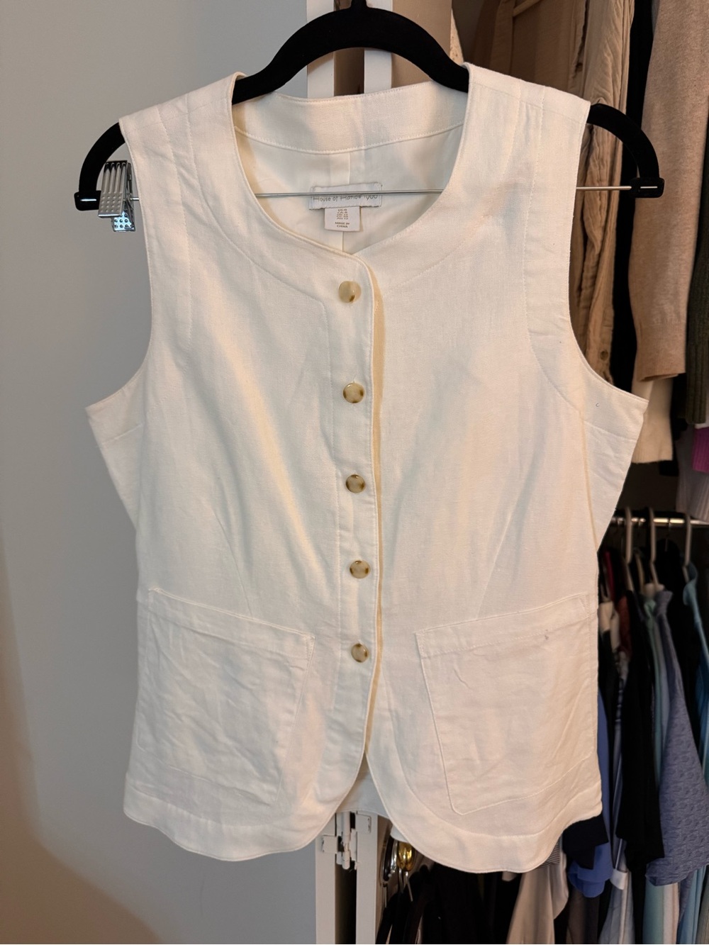 House of Harlow 1960 White Sleeveless Button-Front Vest Top